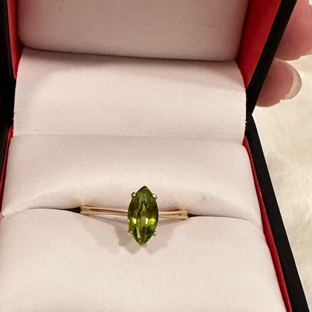 Peridot marquis cut ring! 18k gold band August birthstone gemstone! Size 7.5!